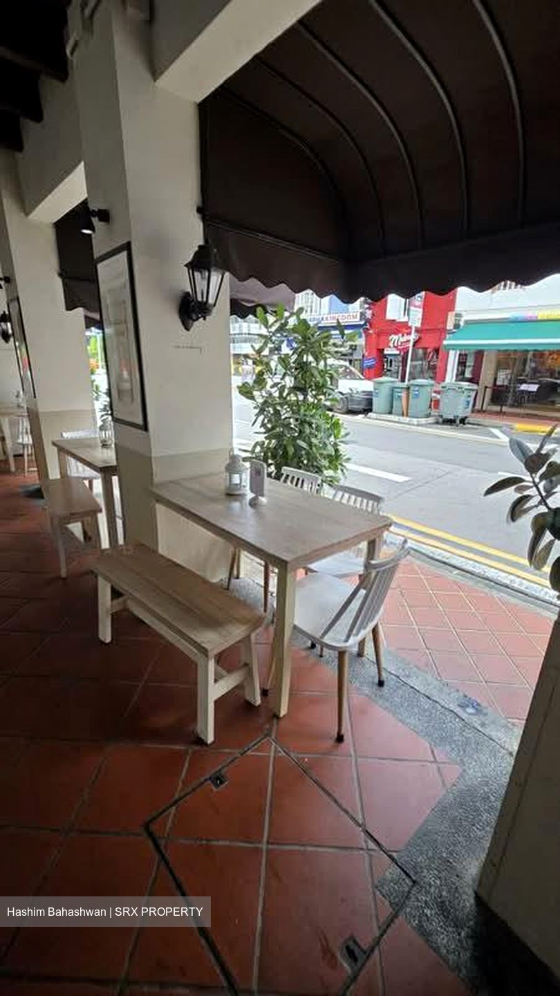 Beach Road (D7), Retail #588440561